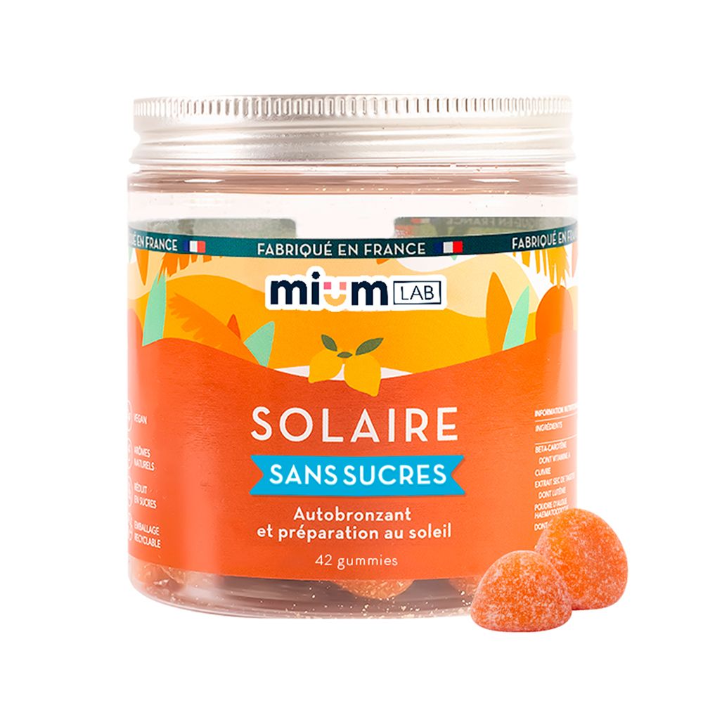 Pot transparent de gummies bruns et deux gummies. Inscription : Solaire, sans sucres. 42 gummies.