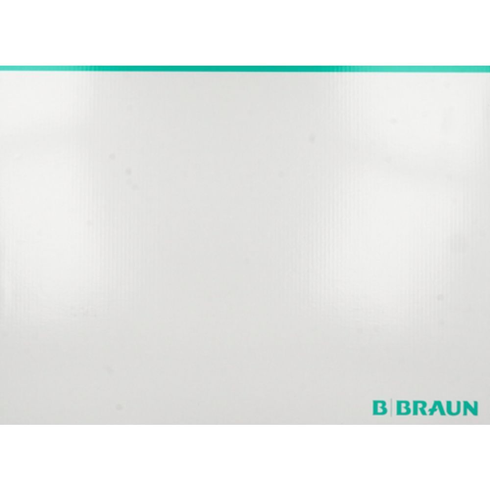 Witte verpakking met groene rand en B Braun logo. Gegeribbeld oppervlak.