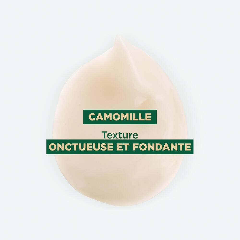 Nahaufnahme einer Creme. Text: KAMILLE, Textur, ONCTUEUSE ET FONDANTE (geschmeidig und schmelzend).