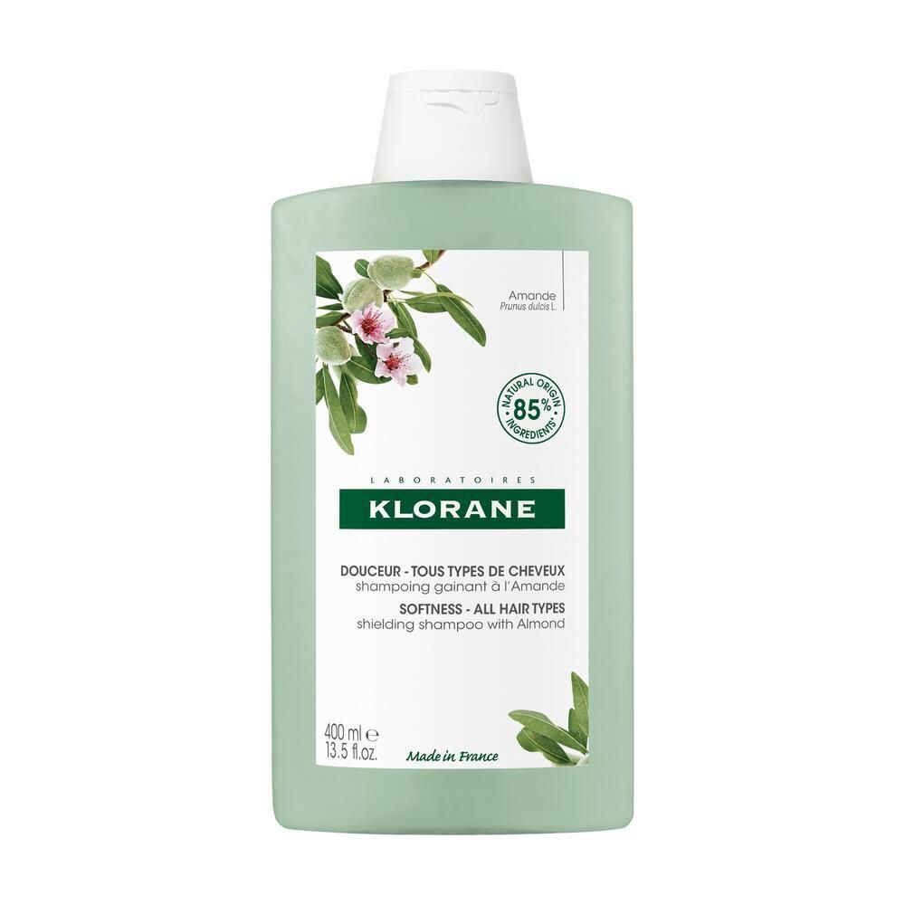 Flacon de shampooing vert avec bouchon blanc. Étiquette avec nom du produit, illustration d'amande et 85% d'ingrédients naturels.