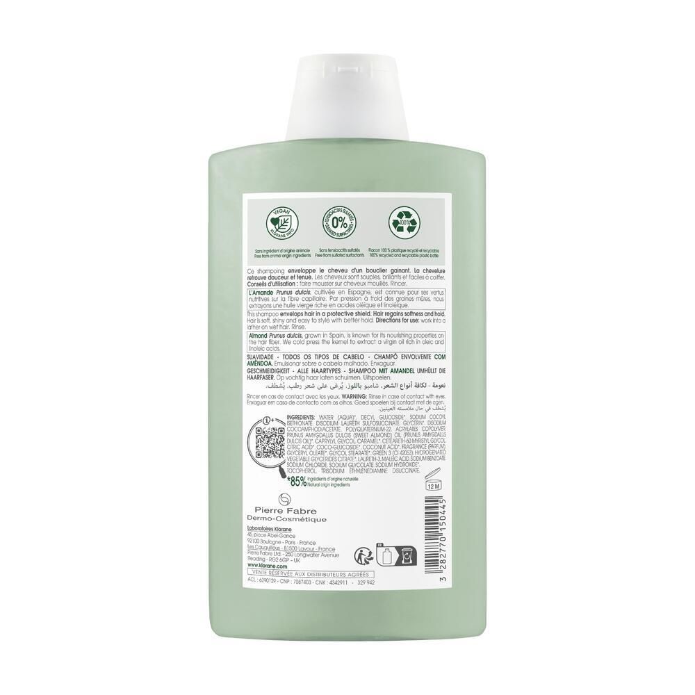 Dos du flacon de shampooing vert. Texte, code QR, certifications et ingrédients sont indiqués sur l'étiquette.