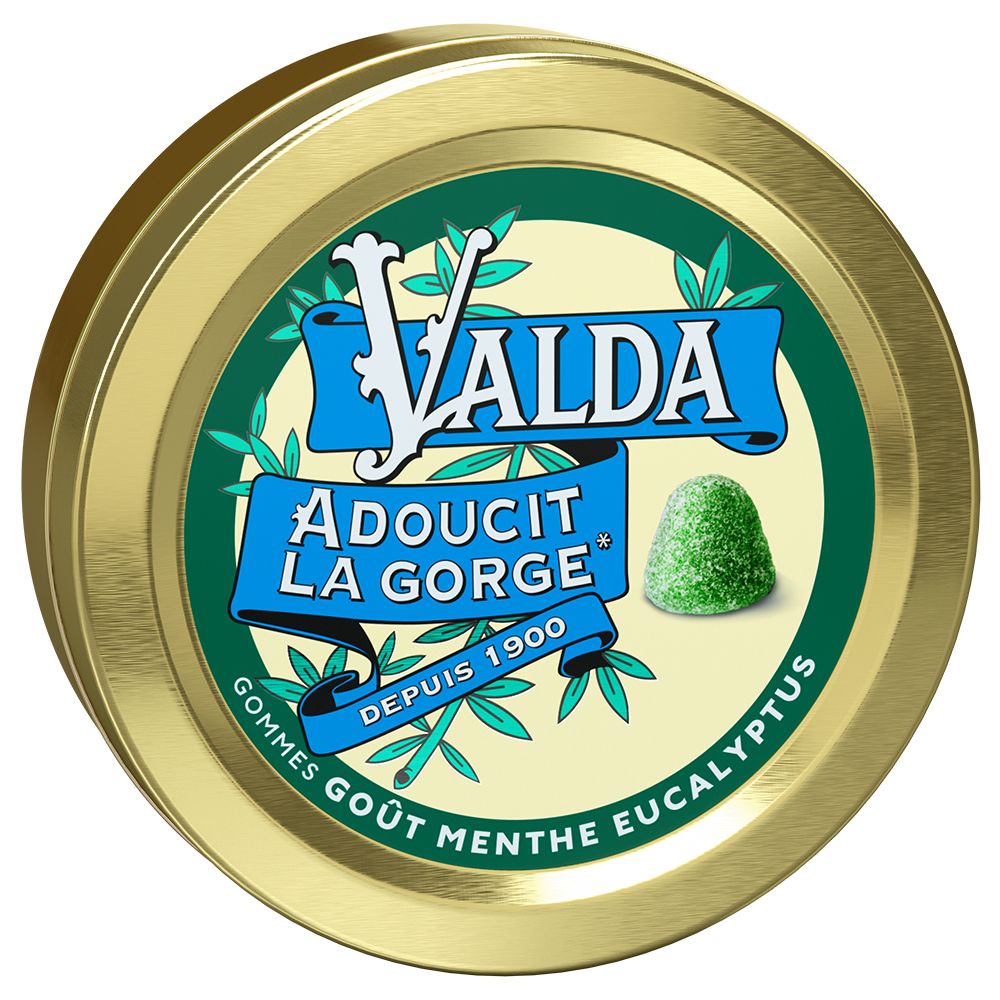 Boîte dorée avec couvercle vert. Sur la boîte, VALDA, puis « ADOUCIT LA GORGE » et « DEPUIS 1900 ». Un bonbon vert est représenté.