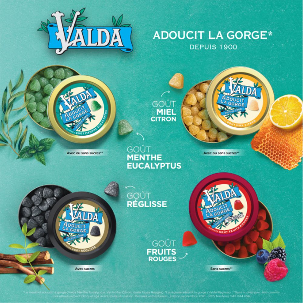 Plusieurs boîtes avec différents types de bonbons. Sur les boîtes, VALDA, puis « ADOUCIT LA GORGE » et « DEPUIS 1900 ». Différentes saveurs.