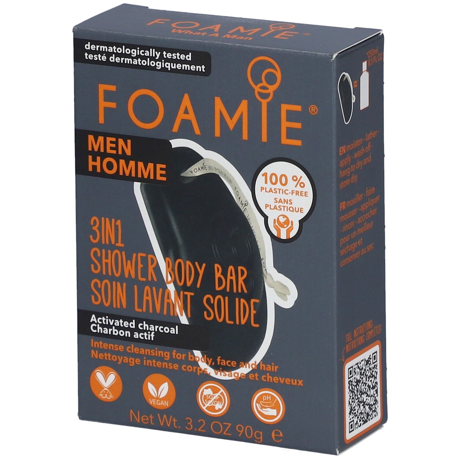 Emballage noir FOAMIE®. Contient un pain de douche 3-en-1. Texte : "Activated charcoal". Vegan.