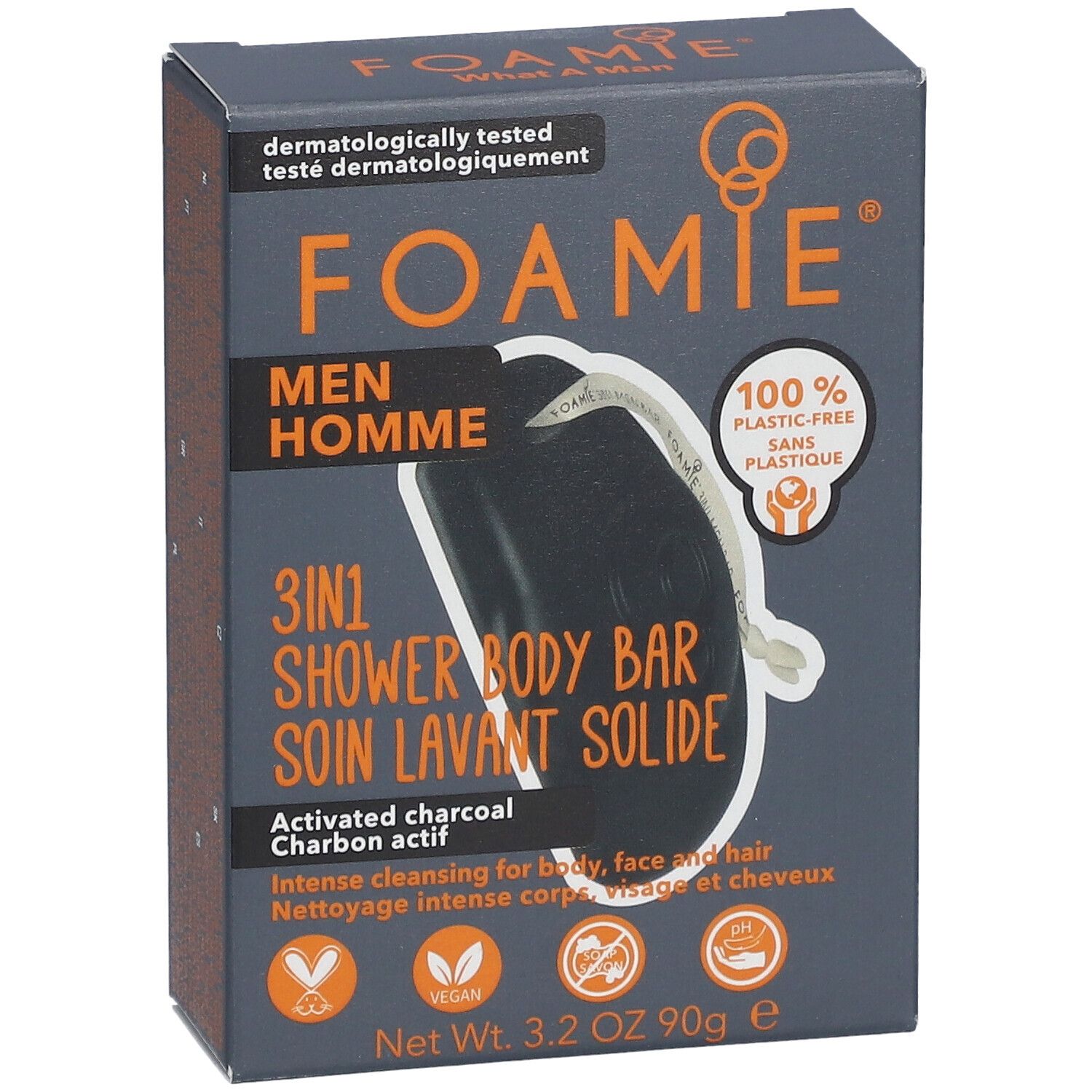 Emballage noir FOAMIE®. Contient un pain de douche 3-en-1. Texte : "Activated charcoal". Vegan.