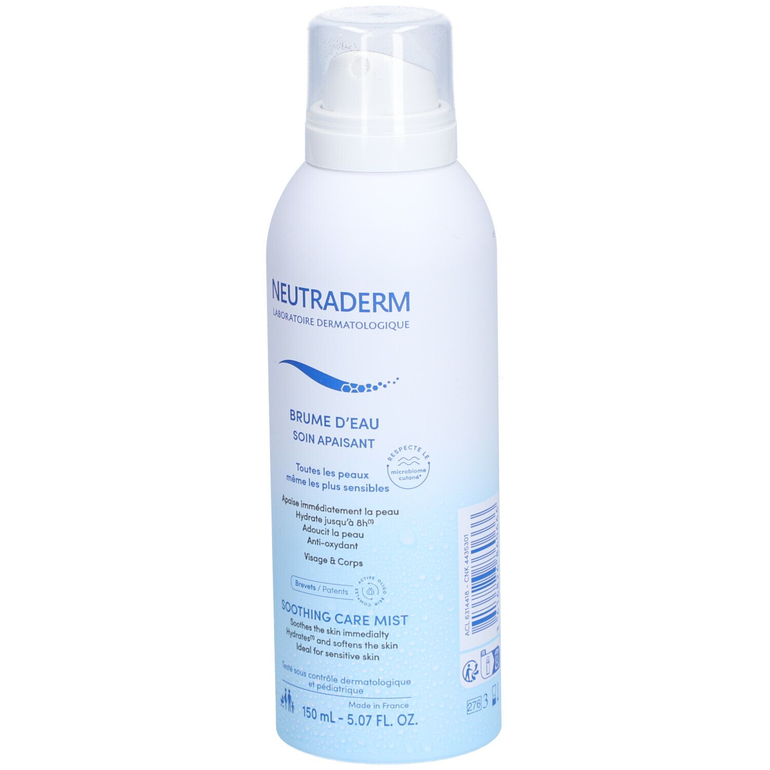 Weiße Sprühflasche mit Produktnamen und Text. Blaue Schrift und Grafik. Aufschrift: Brume d'Eau, Soin Apaisant, Soothing Care Mist.