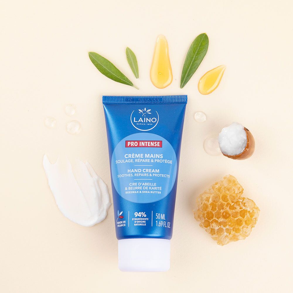 LAINO Pro Intense Handcreme mit Inhaltsstoffen. Honigwabe, Blätter, Tropfen und Creme auf hellem Hintergrund.
