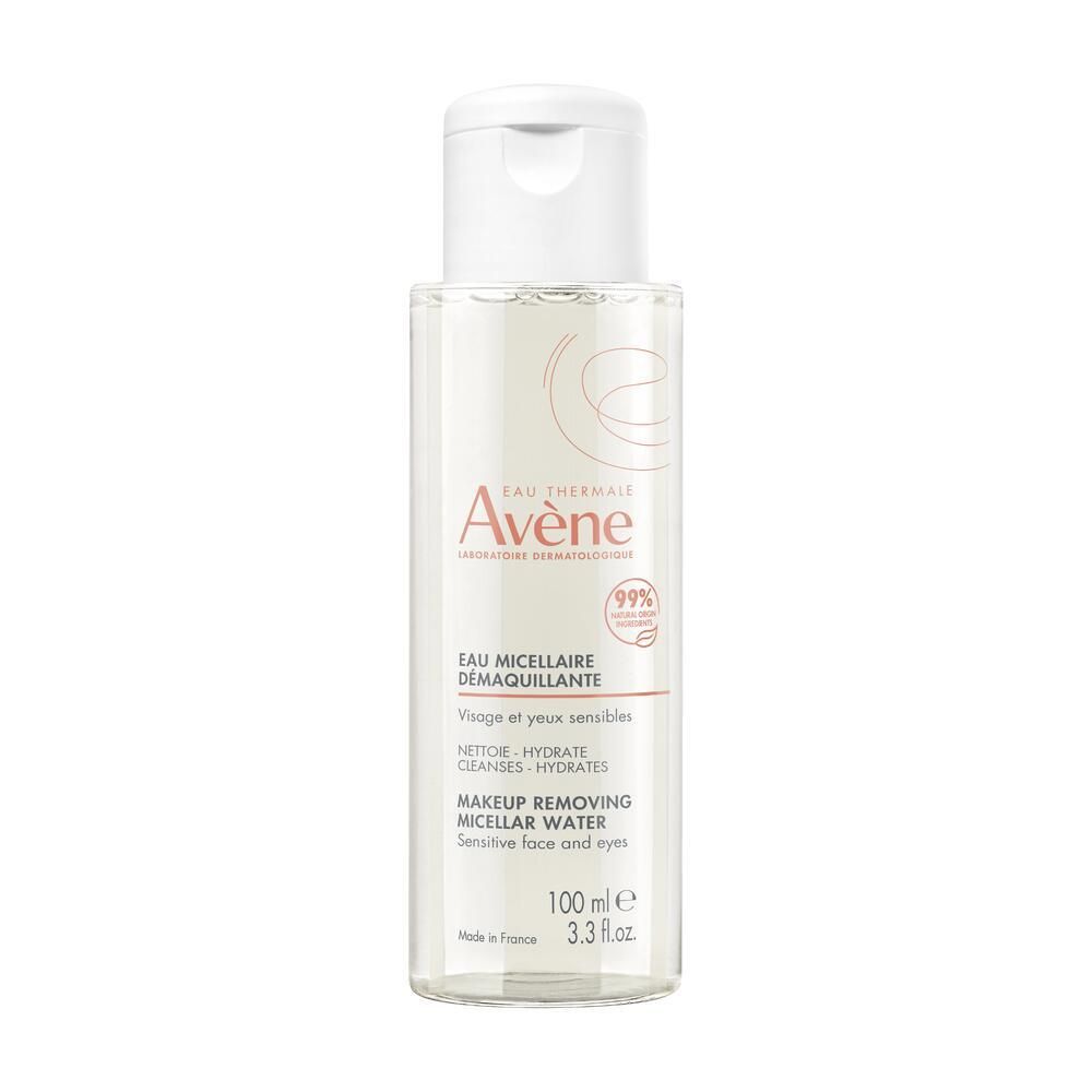 Transparante cilindrische fles met witte dop. Opschrift: Eau Thermale Avène, Eau Micellaire Démaquillante. Bevat 99% natuurlijke ingrediënten.