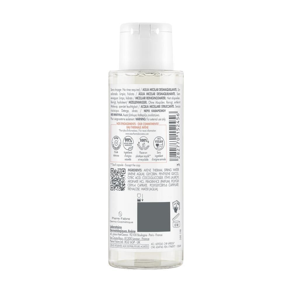 Achterkant van een transparante fles met witte dop. Bevat informatie over ingrediënten, certificeringen en QR-code. Merk: Avène.