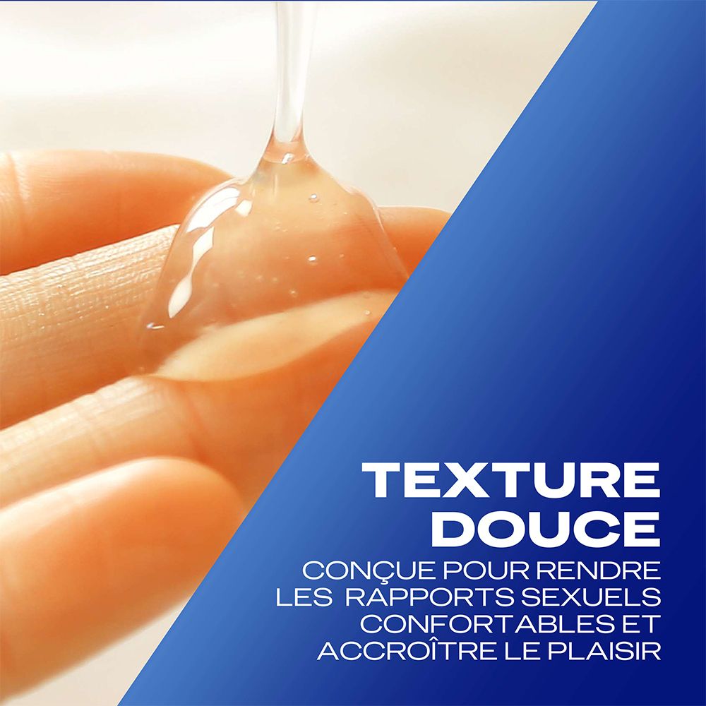 Gel sur une main. Texte : Texture douce, pour des rapports sexuels confortables et agréables.