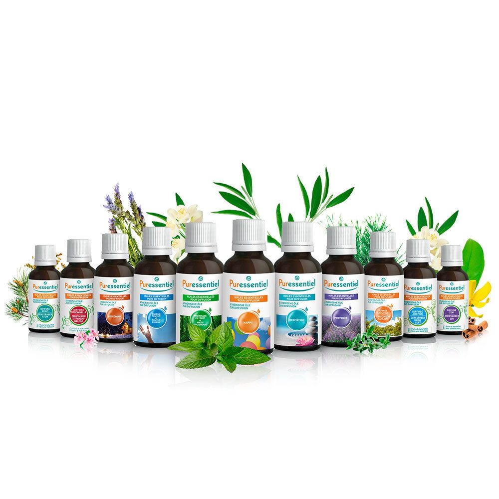 Plusieurs flacons avec différentes étiquettes. Inscription : Puressentiel. Différents parfums.