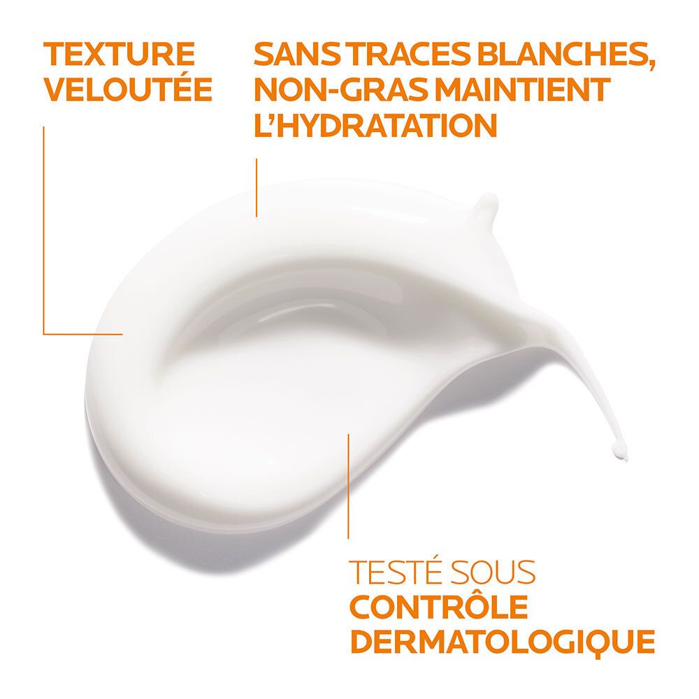 Produit blanc sur fond blanc. Texte: Texture veloutée, non gras, testé sous contrôle dermatologique.