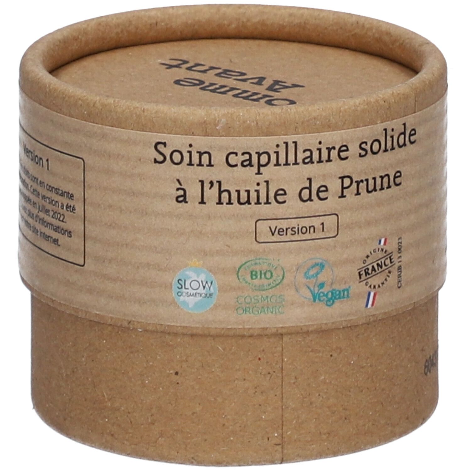 Zylindrische Pappverpackung. Aufschrift: Soin capillaire solide à l'huile de Prune. Bio, Vegan, Slow Cosmétique.