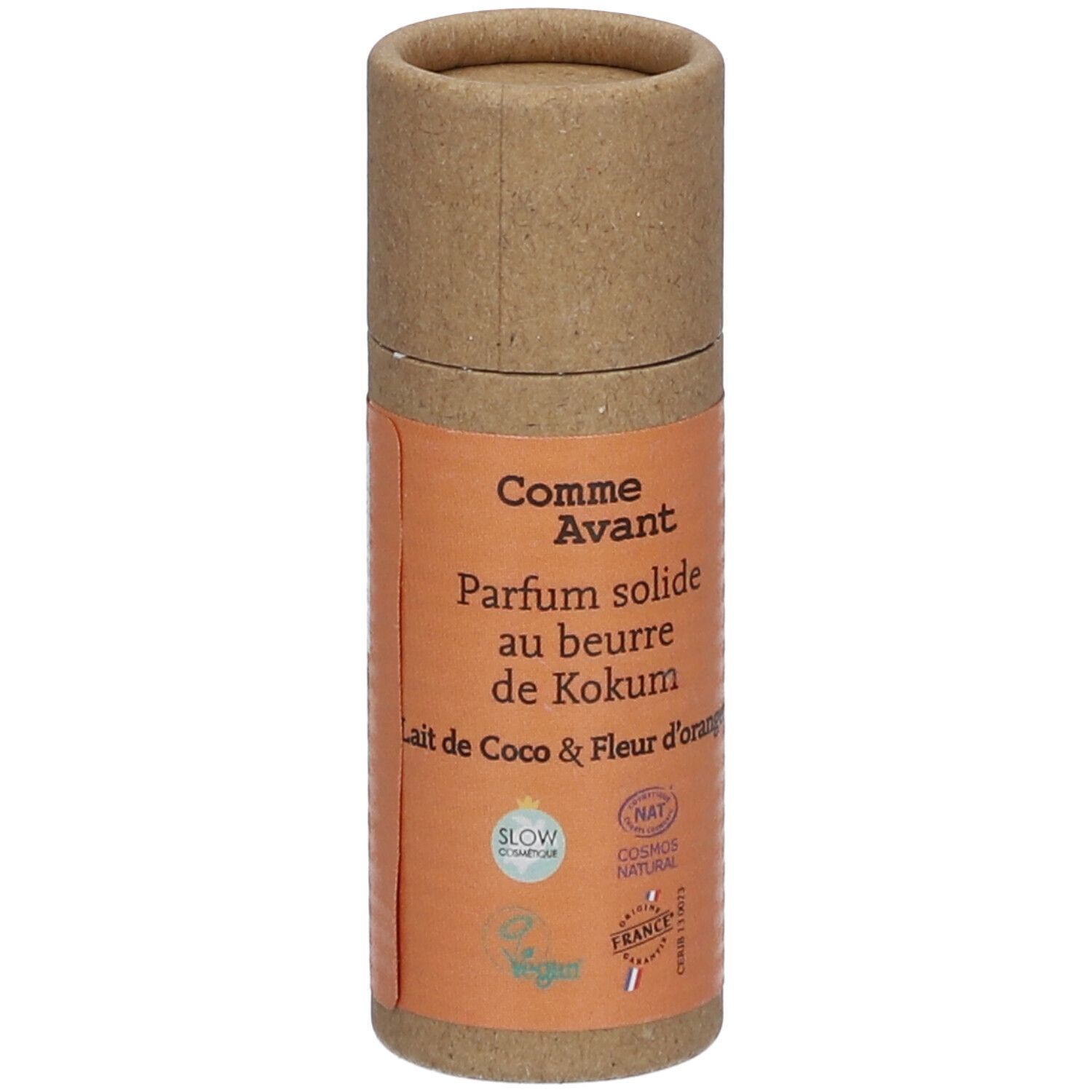 Zylindrische Verpackung mit Produktetikett. Aufschrift: Comme Avant, Parfum solide au beurre de Kokum, Lait de Coco & Fleur d'Oranger. Logos.