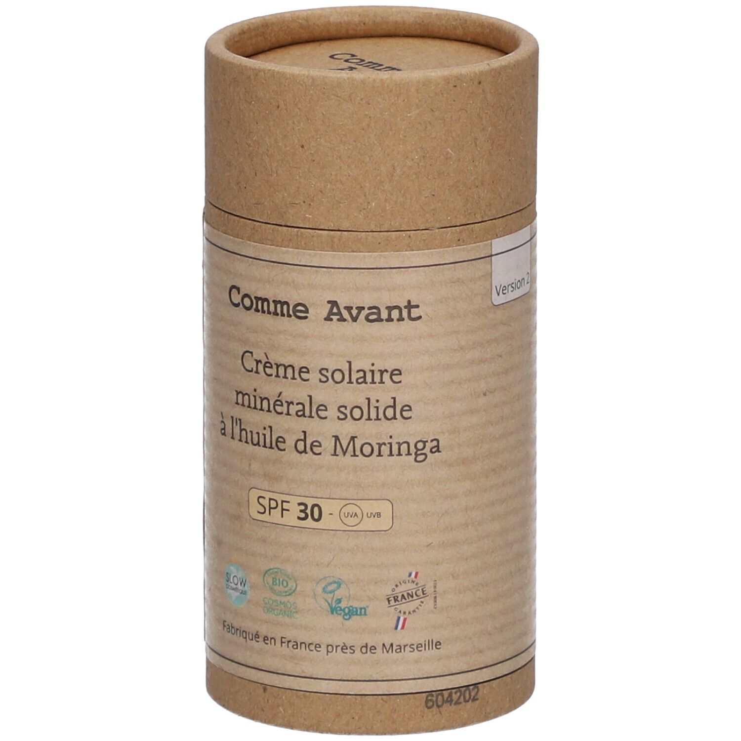 Zylindrische Verpackung. Aufschrift: Comme Avant, Crème solaire minérale solide à l'huile de Moringa, SPF 30. Mit Bio-Siegeln.