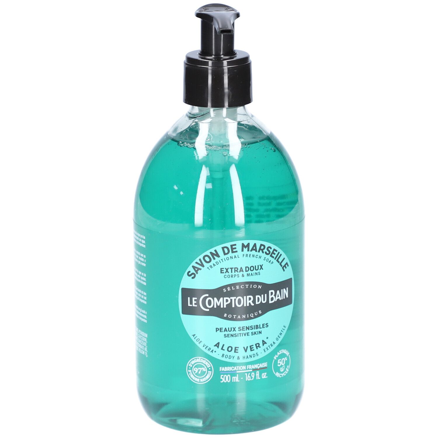 Flacon transparent avec liquide vert et pompe noire. Inscriptions : Savon de Marseille, Le Comptoir du Bain, Aloe Vera, peaux sensibles.