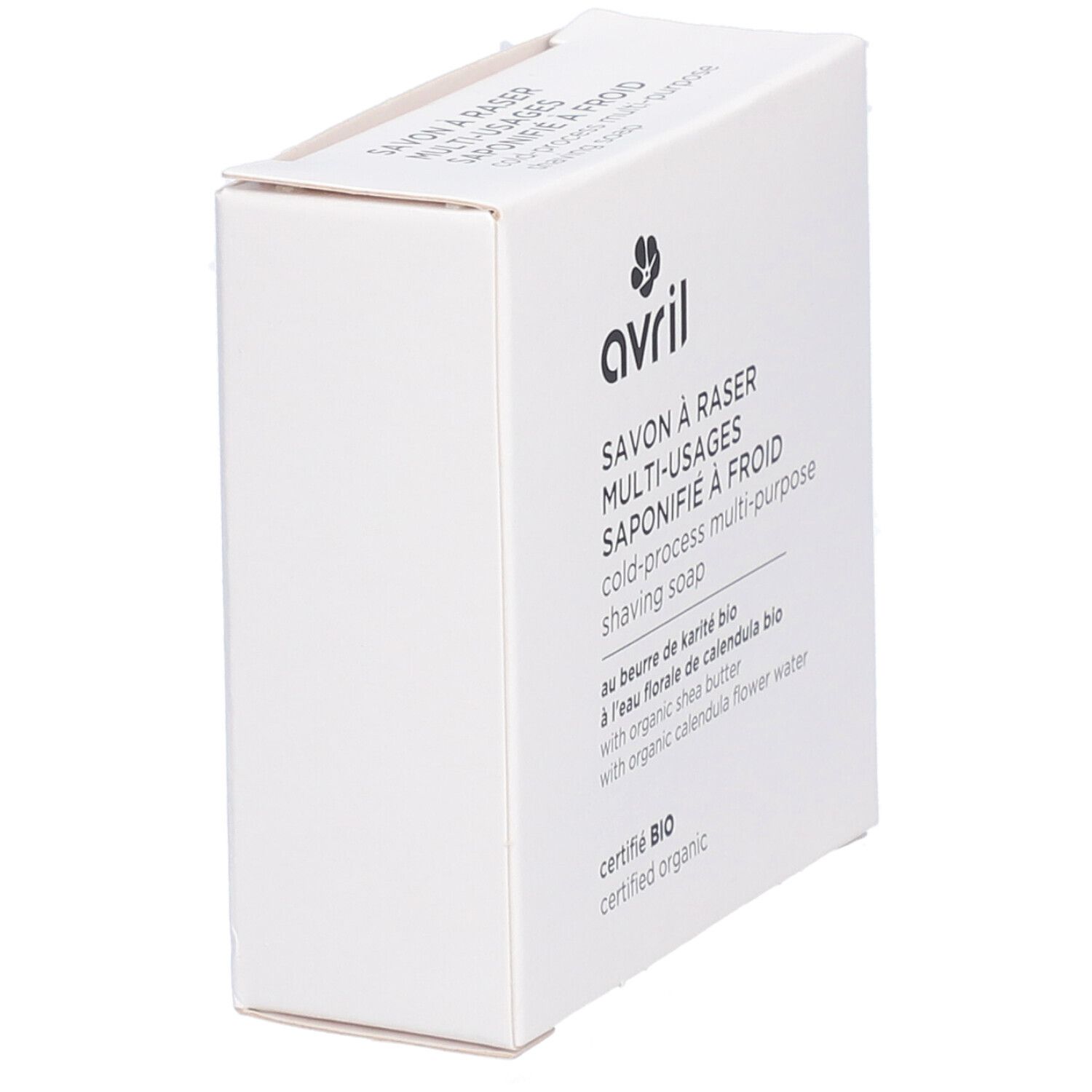 Witte kartonnen verpakking, schuin. Opschrift: avril, Savon à raser multi-usages, saponifié à froid, cold-process multi-purpose shaving soap. Bio-certificering.