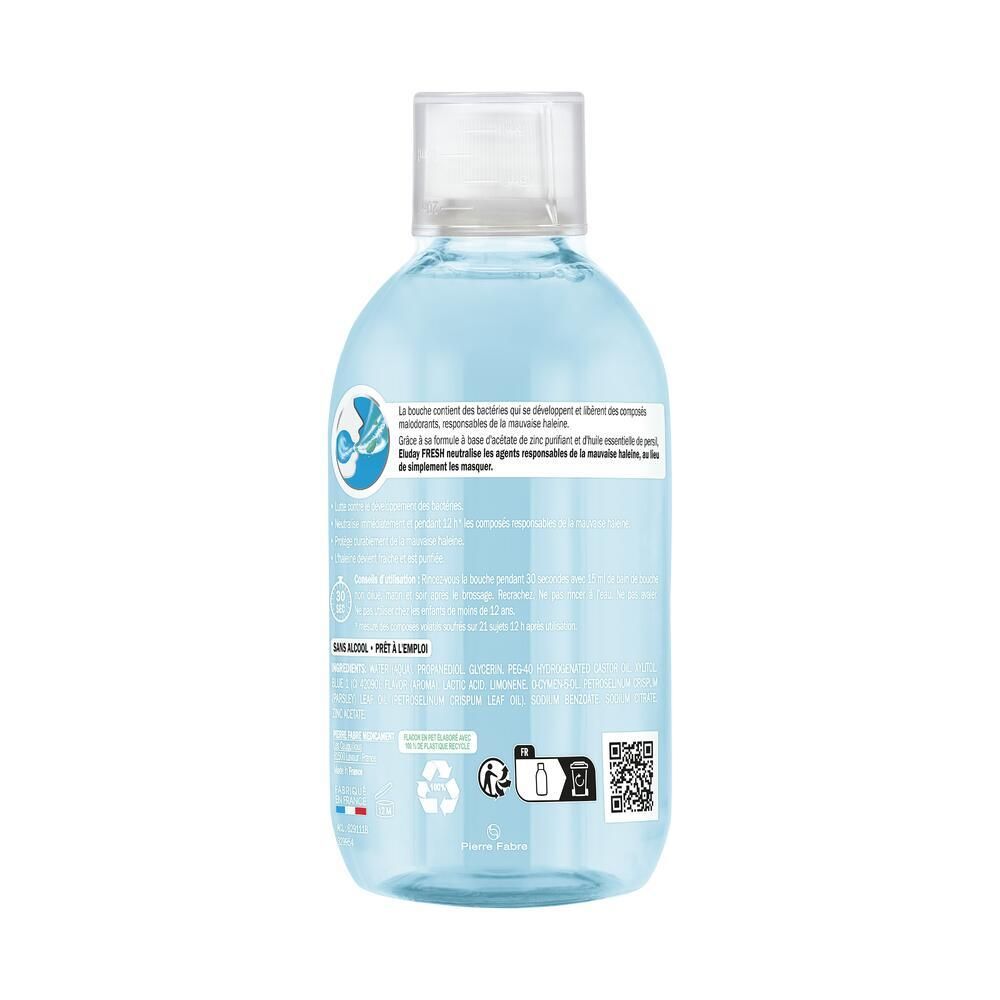 Dos de la bouteille de bain de bouche Eluday Fresh. Informations textuelles et symboles de recyclage. Bouteille transparente avec contenu bleu.