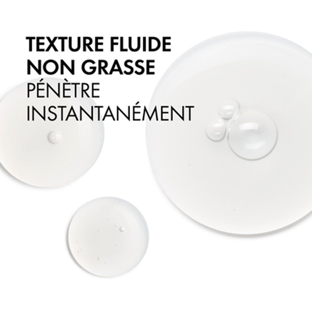 Gros plan sur des liquides transparents. Texte : 'TEXTURE FLUIDE NON GRASSE PÉNÈTRE INSTANTANÉMENT'.