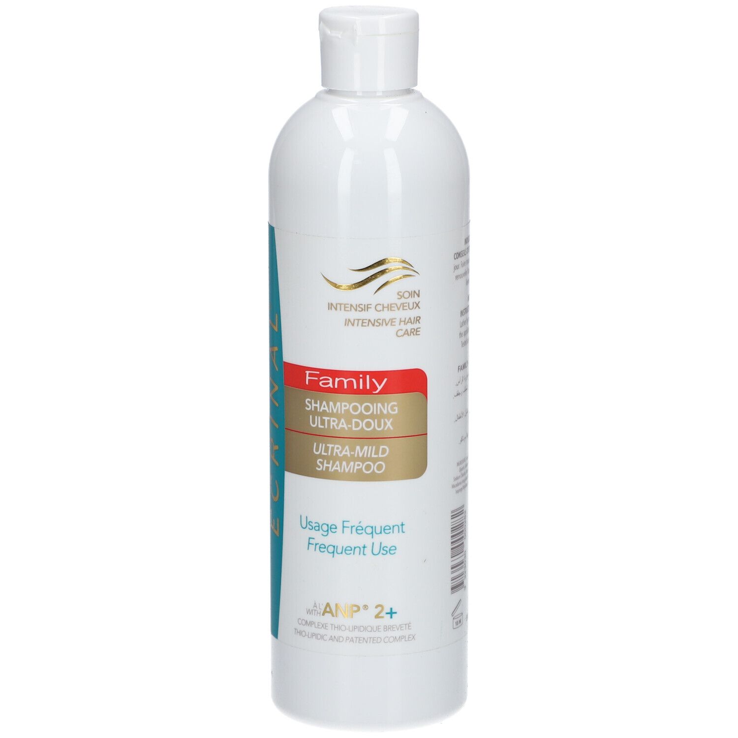 Flacon de shampooing blanc avec étiquettes bleues et rouges. Texte : ECRINAL, Family Shampooing Ultra-Doux, Ultra-Mild Shampoo.
