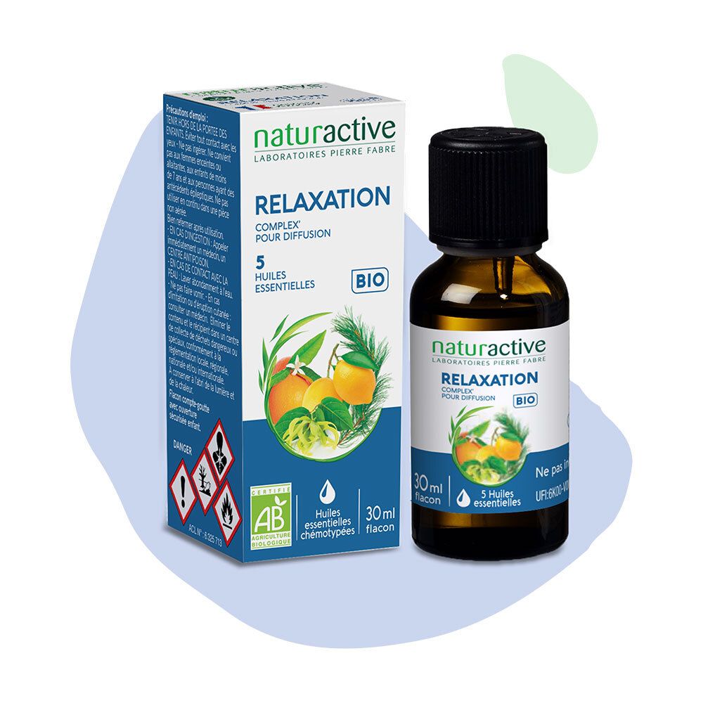 Braune Glasflasche mit schwarzem Deckel und Verpackung. Aufschrift: RELAXATION, 5 Huiles essentielles BIO. AB-Zertifizierung.