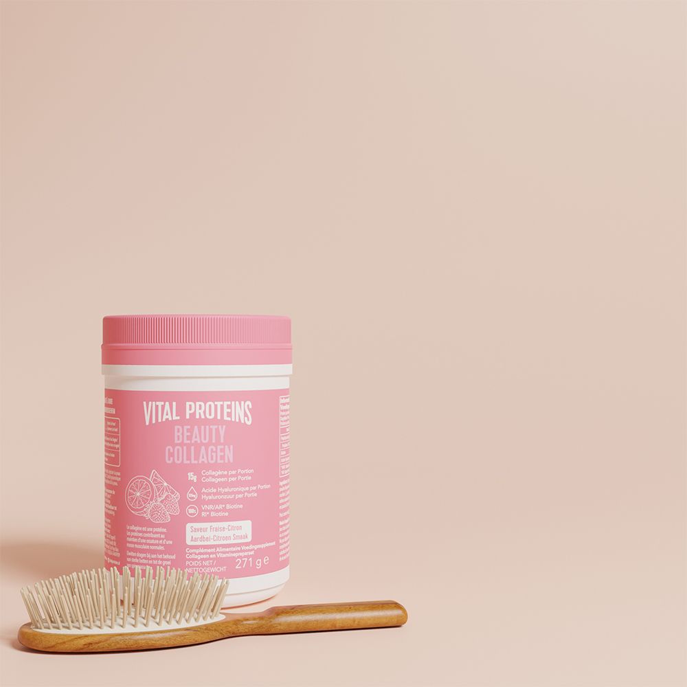 Produktglas mit rosa Deckel und Haarbürste auf rosa Hintergrund. Produktname und Text auf dem Etikett.