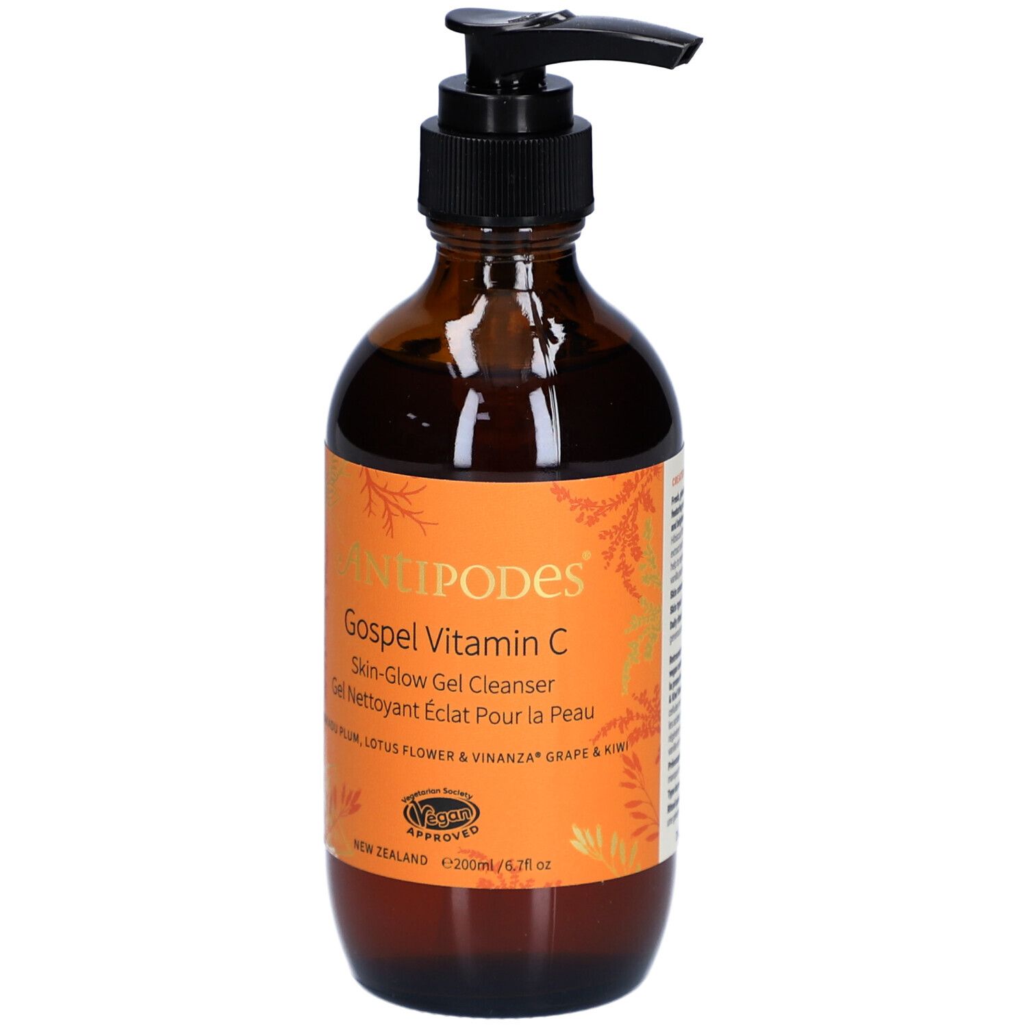 Bruine glazen fles met zwarte pomp. Oranje etiket met productnaam en tekst. Vegan certificering.