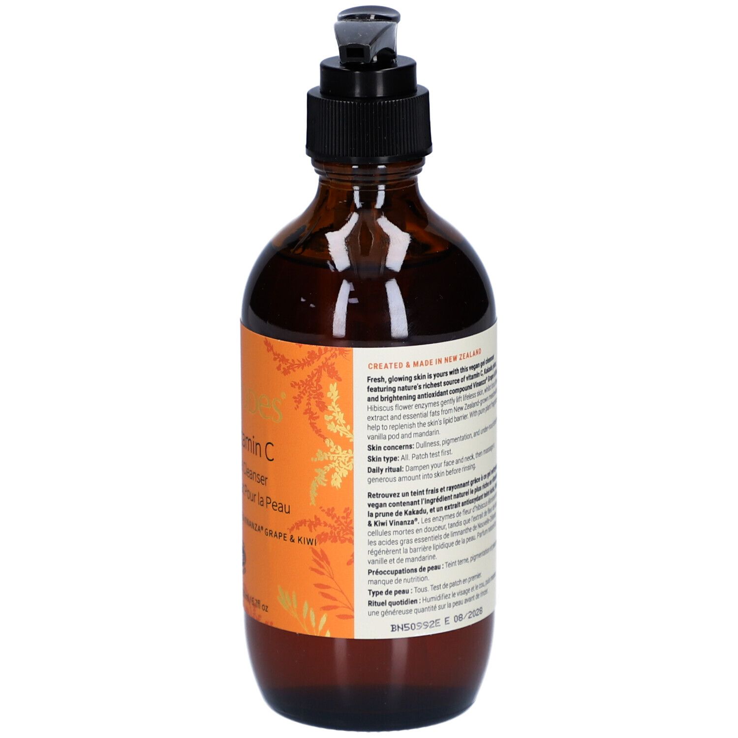Bruine glazen fles met zwarte pomp. Achterkant met tekst en symbolen. Vegan certificering.