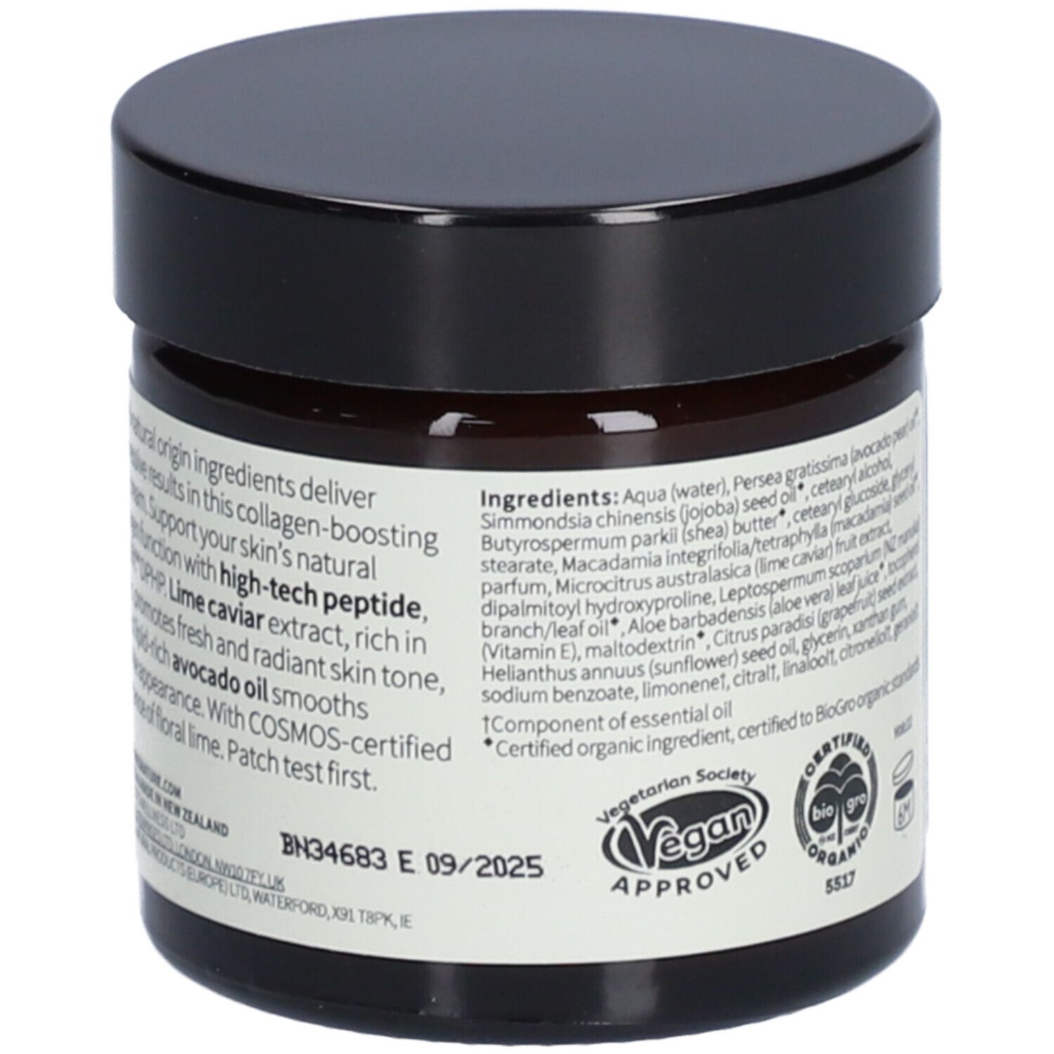 Rückansicht der Creme-Dose. Etikett mit Inhaltsstoffen, Vegan- und Bio-Siegel. Braunes Glas, schwarzer Deckel.