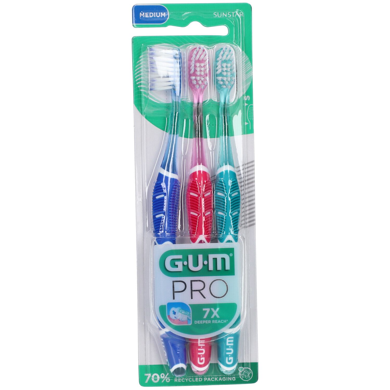 Drie tandenborstels in blisterverpakking. Blauwe, rode en turquoise handvatten. GUM Pro, Medium. 7x diepere reiniging.