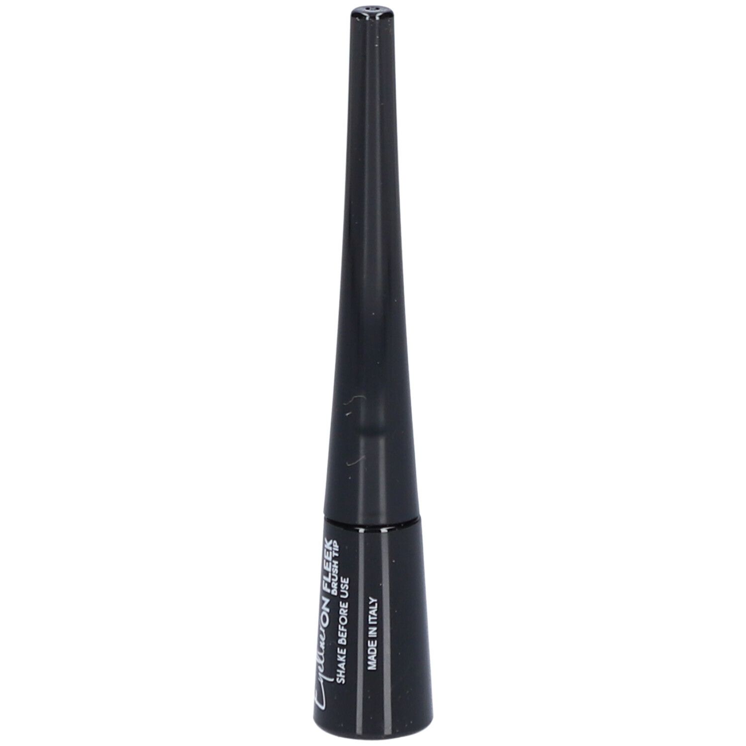 Flacon d'eyeliner noir avec bouchon pointu. Du texte est visible sur le flacon. Le bouchon est conique.
