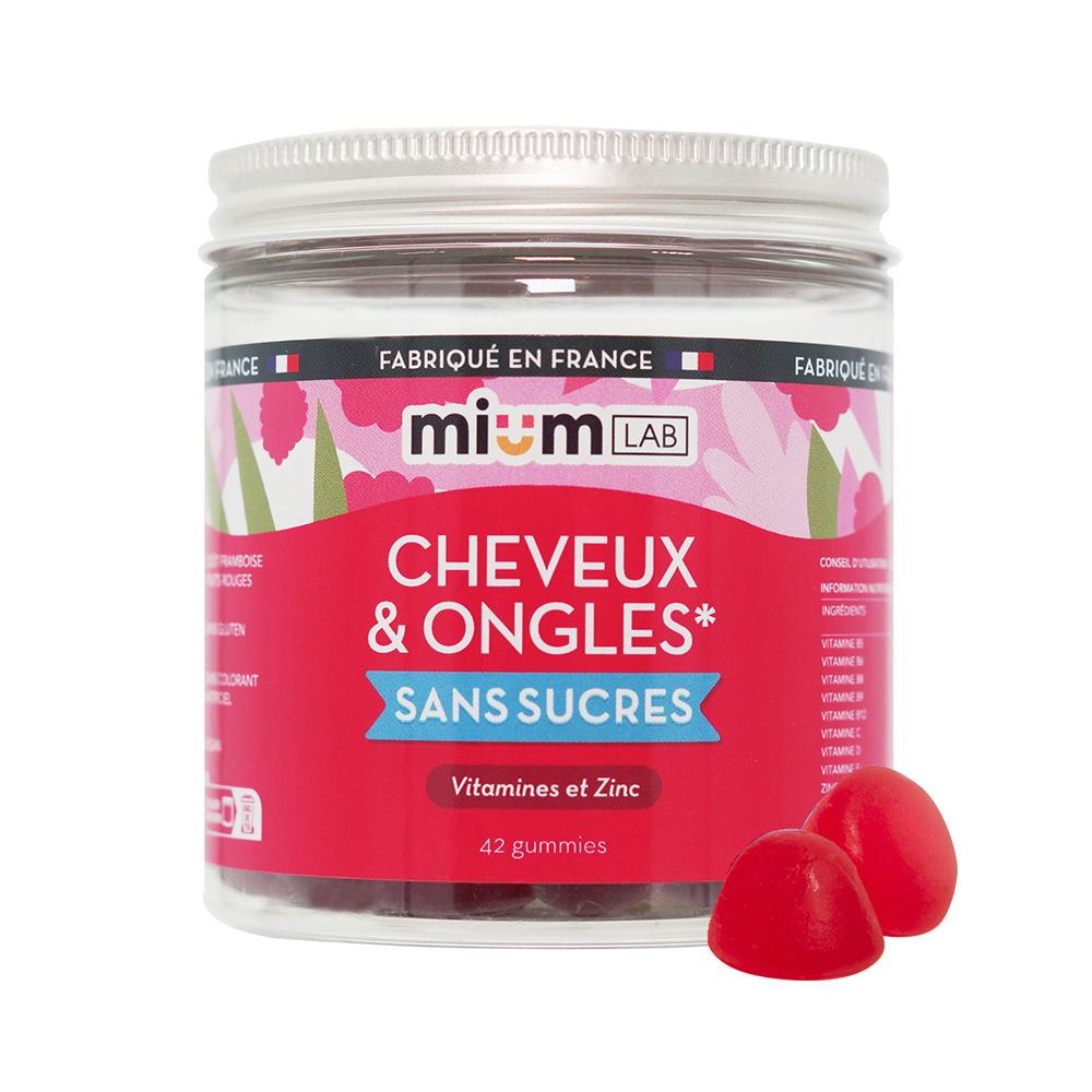 Pot transparent avec bonbons gélifiés rouges. Deux bonbons gélifiés rouges à côté. Étiquette rouge avec texte: Cheveux & Ongles, Sans Sucres.