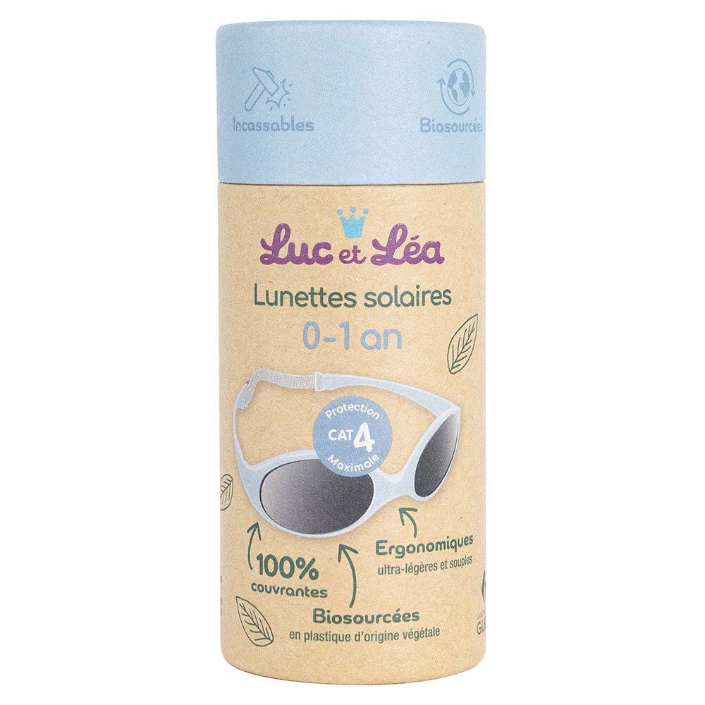 Lunettes de soleil bébé bleues dans un emballage cylindrique. Texte : Luc et Léa, 0-1 an.