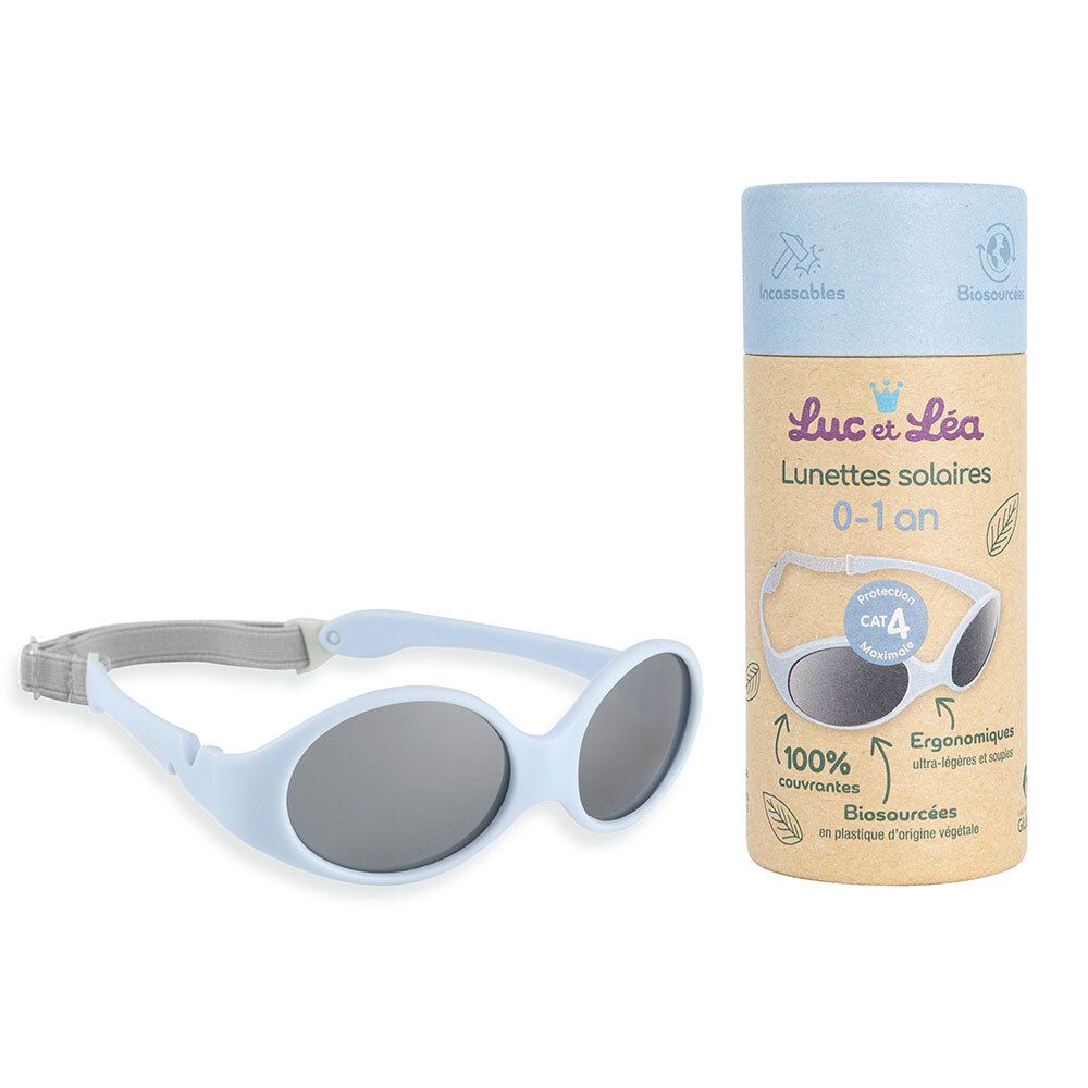 Lunettes de soleil bébé bleues et emballage. Texte : Luc et Léa, 0-1 an, CAT 4.