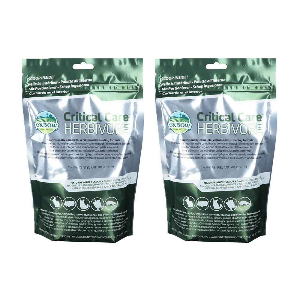 Zwei Beutel Critical Care Herbivore. Grüner und silberner Beutel mit Produktnamen und Logos. Enthält einen Messlöffel.