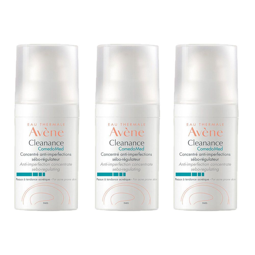 Trois flacons blancs avec bouchons transparents. Chaque flacon porte l'inscription "Avène Cleanance ComedoMed Concentré anti-imperfections".