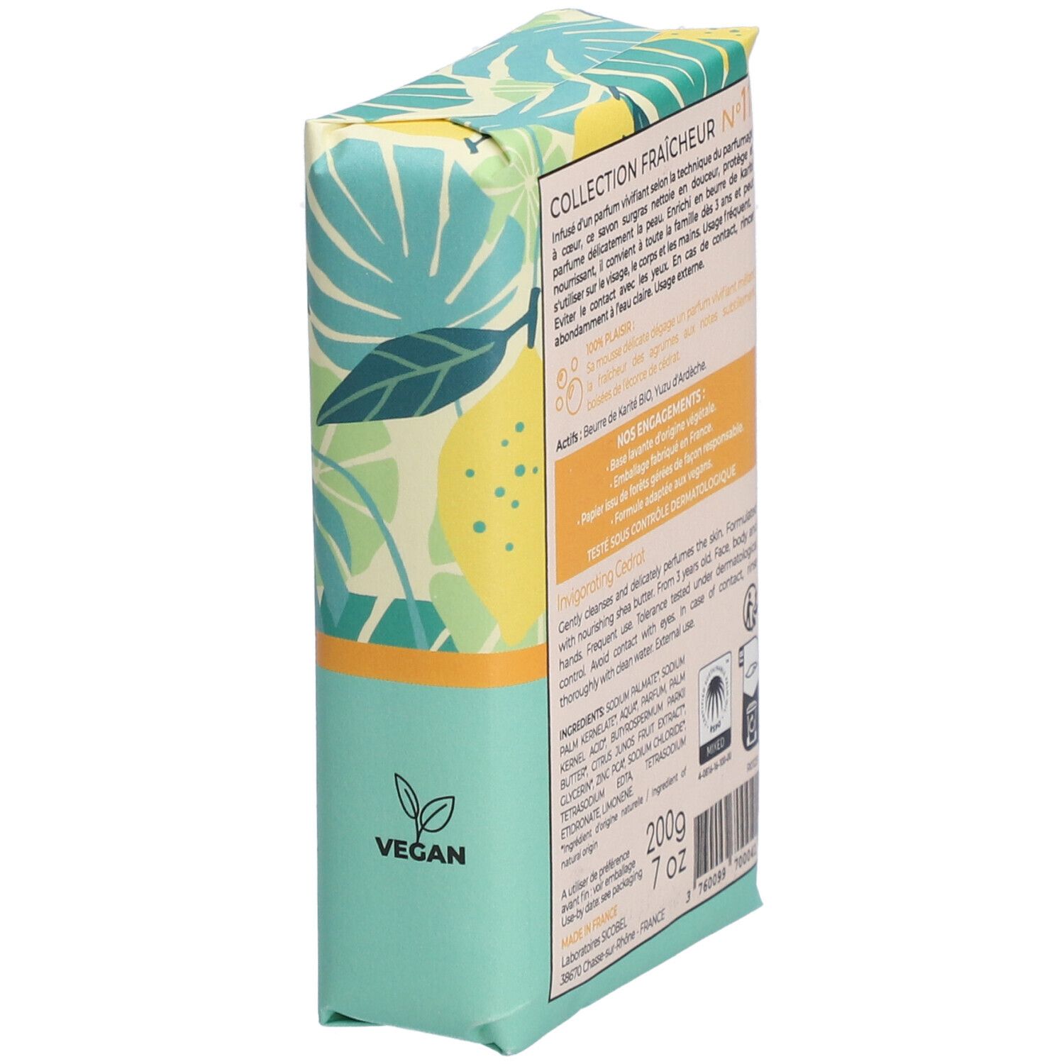 Seife, schräg. Text: COLLECTION FRAÎCHEUR, Inhaltsstoffe, 200g, Vegan-Logo. Grün-gelbes Muster.