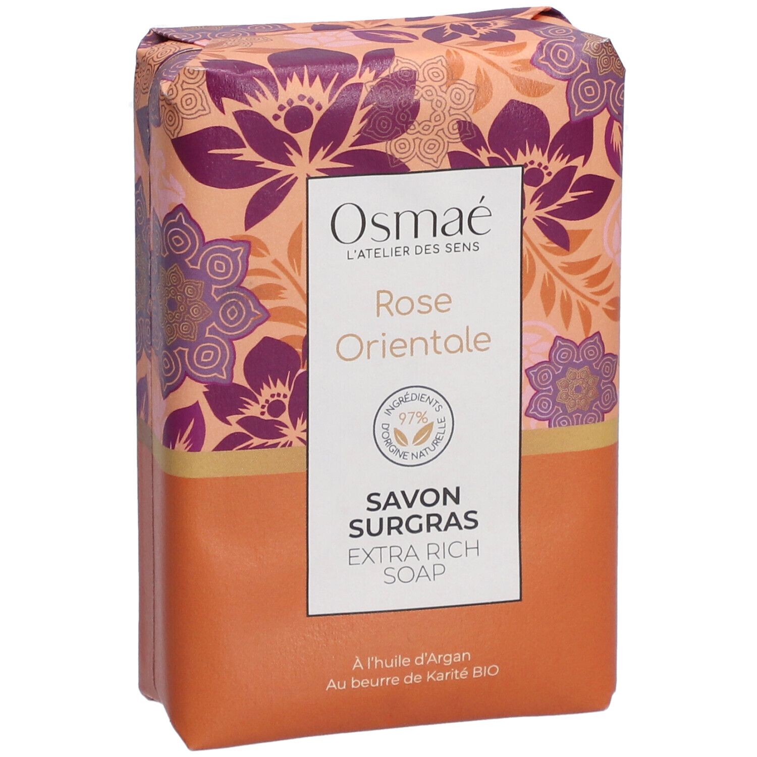 Verpackte Seife, leicht schräg. Aufschrift: Osmaé, Rose Orientale, Savon Surgras, Extra Rich Soap. Floralmuster.