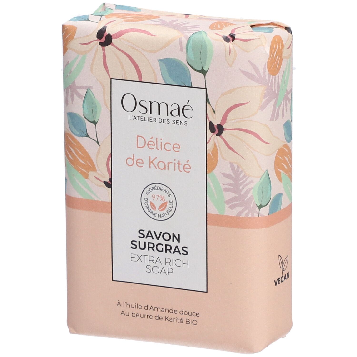 Seife in floraler Verpackung. Aufschrift: Osmaé, Délice de Karité, Savon Surgras, Extra Rich Soap. Vegan-Siegel.