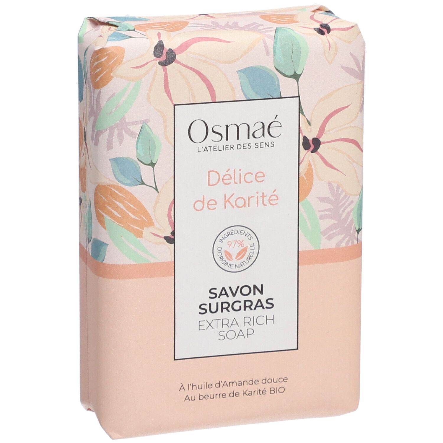 Seife in floraler Verpackung. Aufschrift: Osmaé, Délice de Karité, Savon Surgras, Extra Rich Soap. Vegan-Siegel.