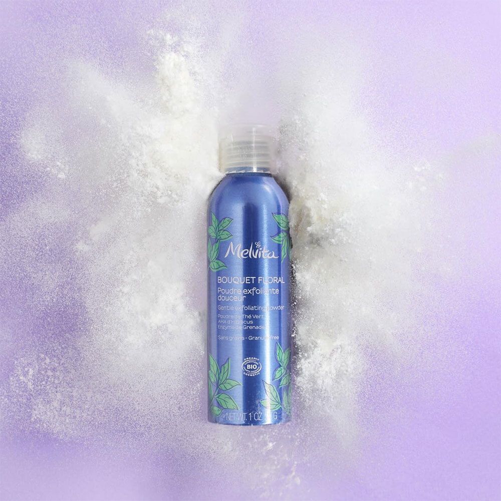 Melvita Sanfter Peelingpuder: Blaue Flasche mit grünen Blättern, weißem Deckel. 30g.