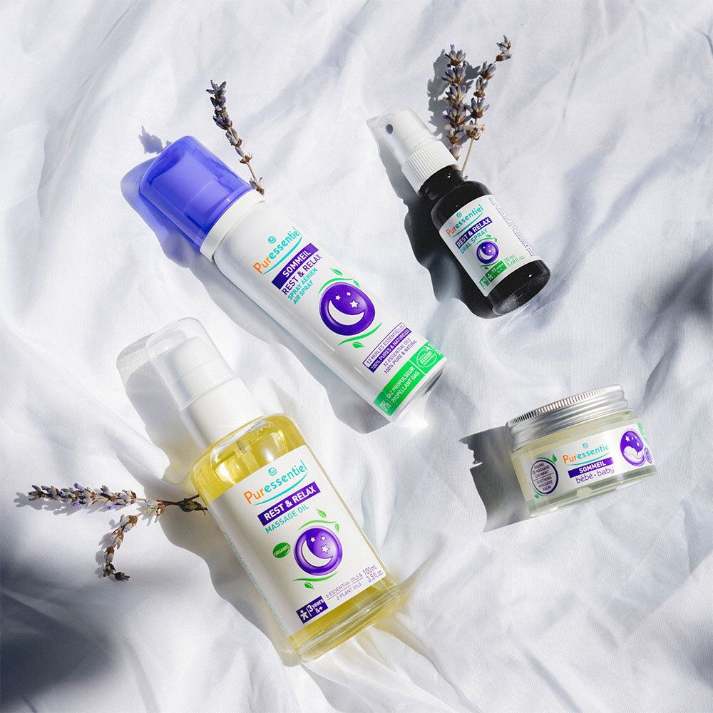 Divers produits Puresentiel. Sprays, huiles et crème. Brins de lavande.