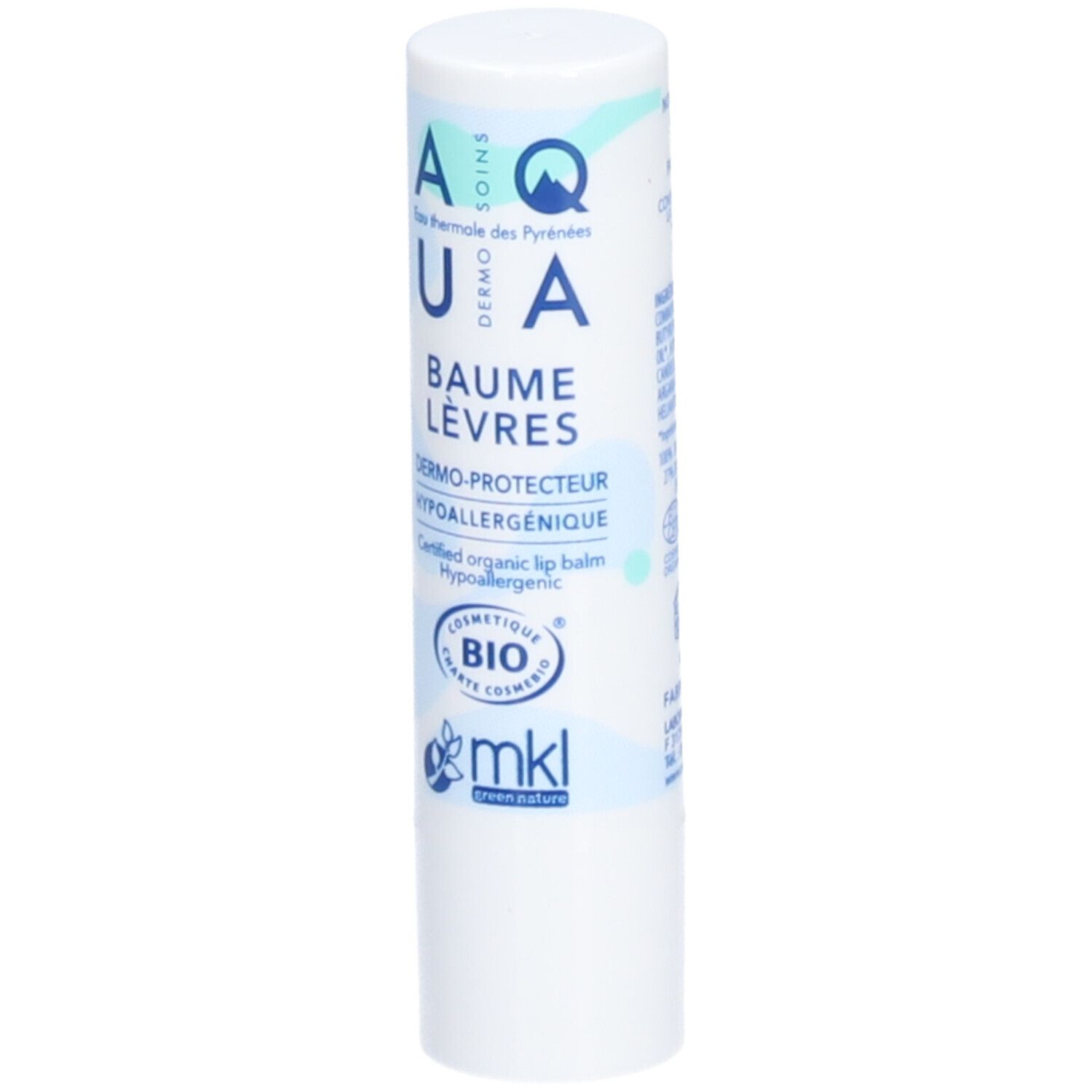 Stick de baume à lèvres blanc. Inscription bleue: AQUA, Baume Lèvres, Dermo-Protecteur, Hypoallergénique. Certification Bio. Logo MKL.