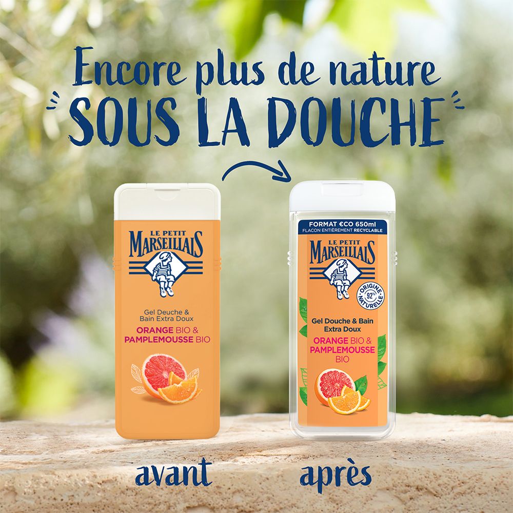 Twee flessen naast elkaar. Tekst: Gel Douche & Bain Extra Doux Orange Bio & Pamplemousse Bio. Logo: Le Petit Marseillais. Voor/Na.