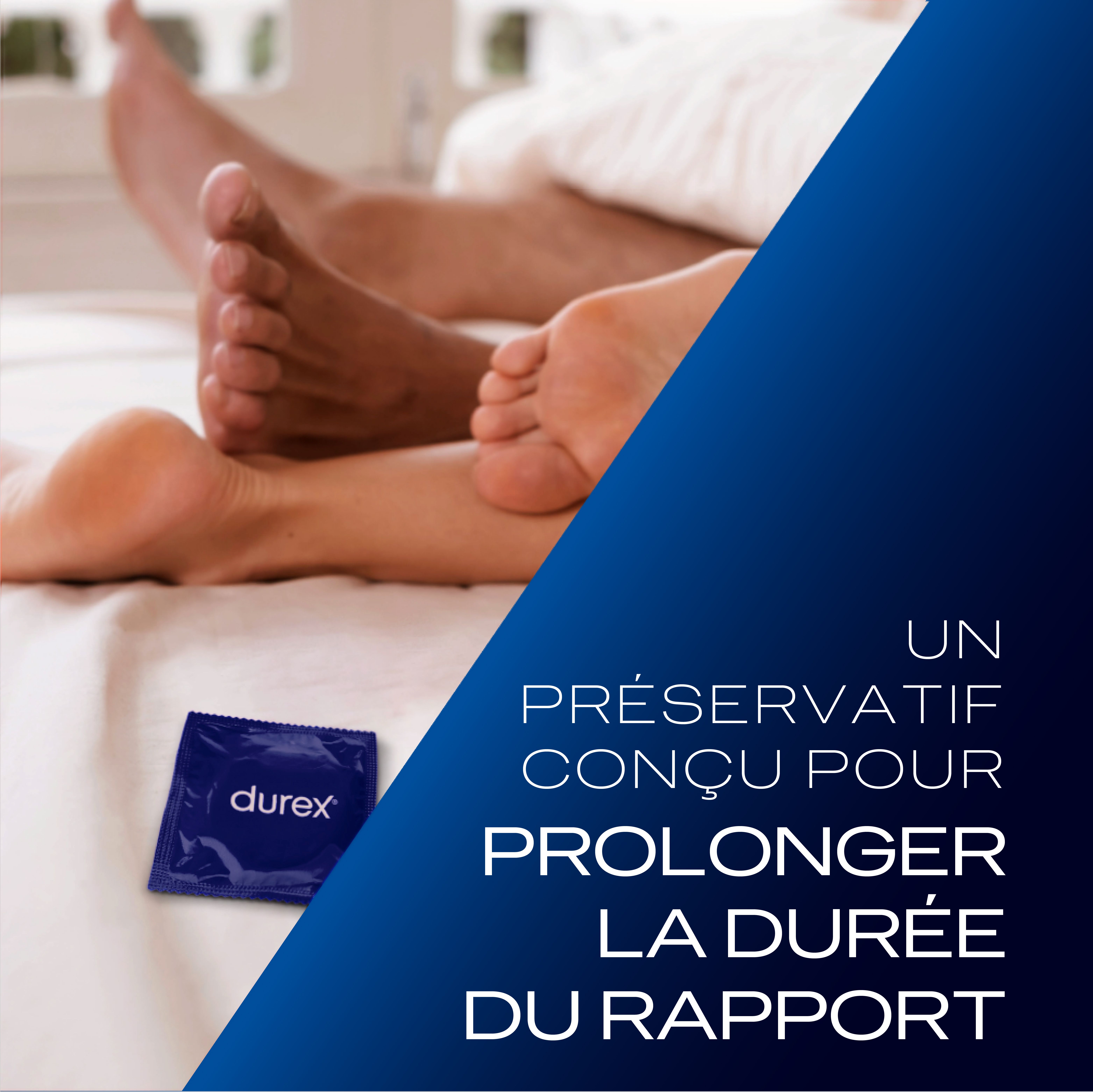 Un préservatif sur un lit. Texte : Un préservatif conçu pour prolonger la durée du rapport.
