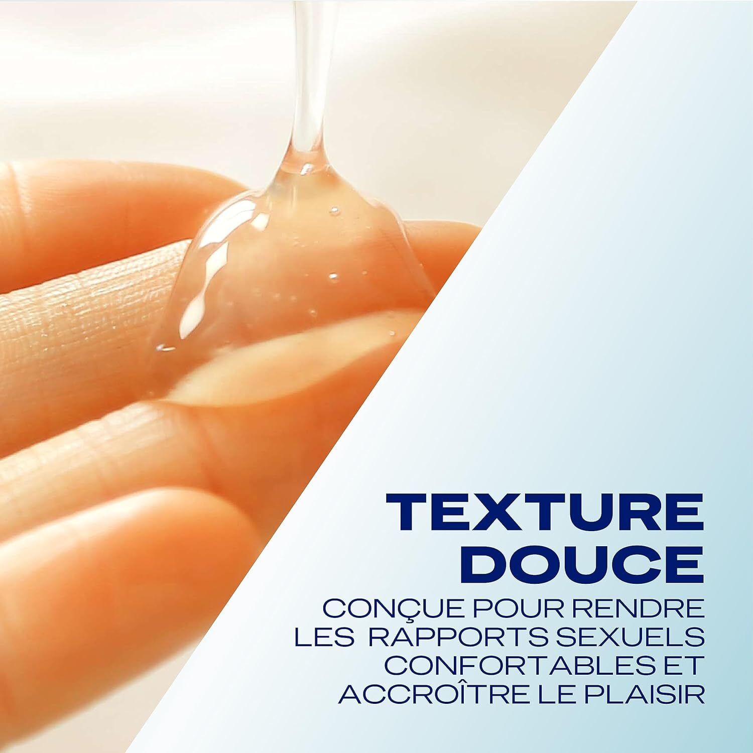 Gel sur une main. Texte : Texture douce, pour rapports sexuels confortables et plus de plaisir.