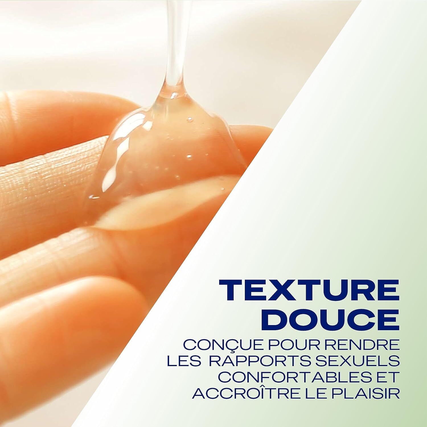 Gros plan d'une main avec un liquide transparent. Texte: Texture douce.