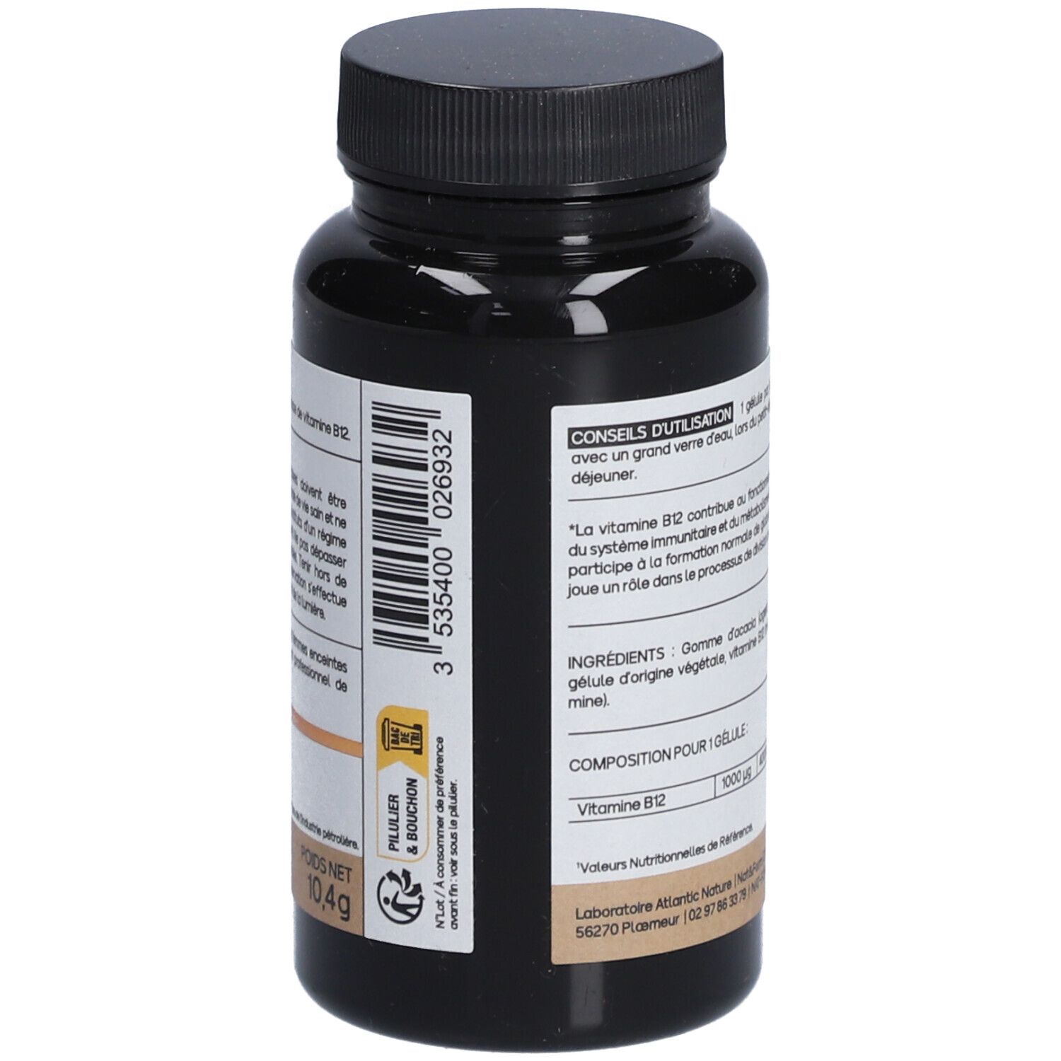 Braune Flasche mit schwarzen Deckel. Etikett mit Inhaltsangaben und Chargennummer. Vegan.