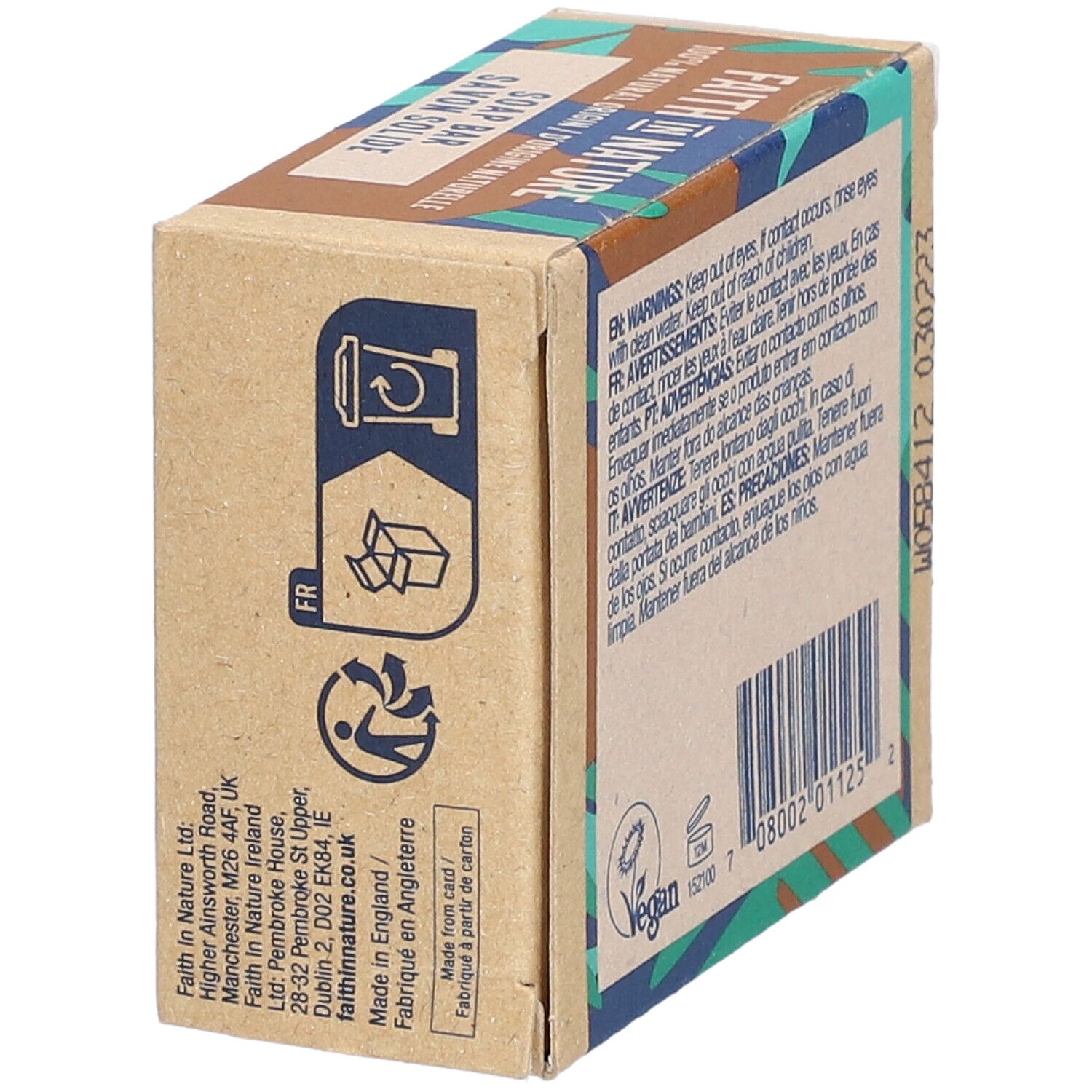 Kartonverpackung mit Recycling-Symbolen. Adresse des Herstellers. Vegan-Logo. Barcode.