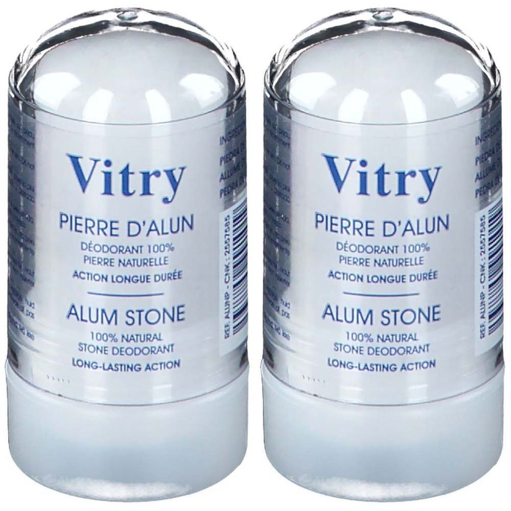 Twee deodorantstiften met transparante doppen. Opschrift: Vitry Pierre d'Alun, 100% natuurlijke deodorant, Alum Stone.